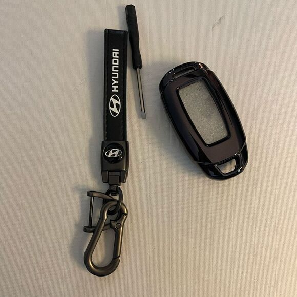 Hyundai Key Fob Keychain in Black leather & Fob Case Cover Black NWT - Picture 1 of 5